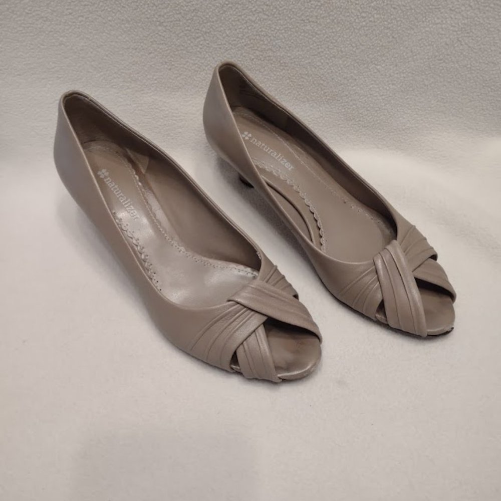 Naturalizer stone leather